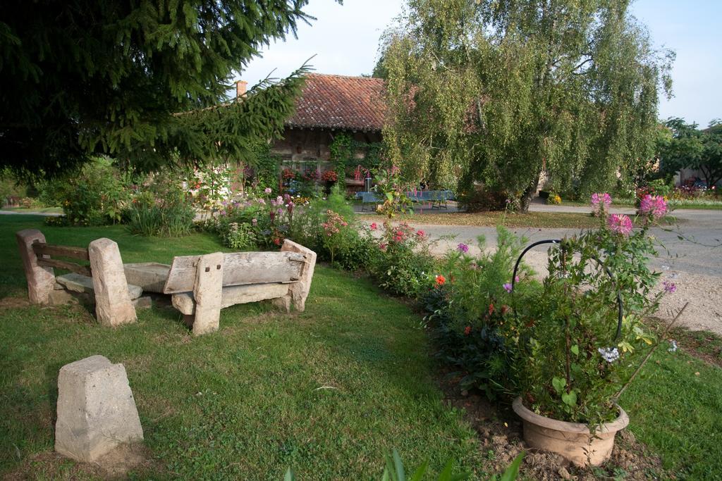 Ferme De Montalibord Vescours Exterior foto