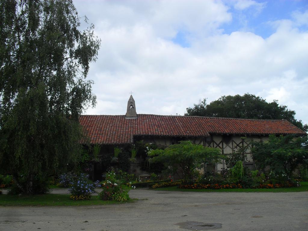 Ferme De Montalibord Vescours Exterior foto