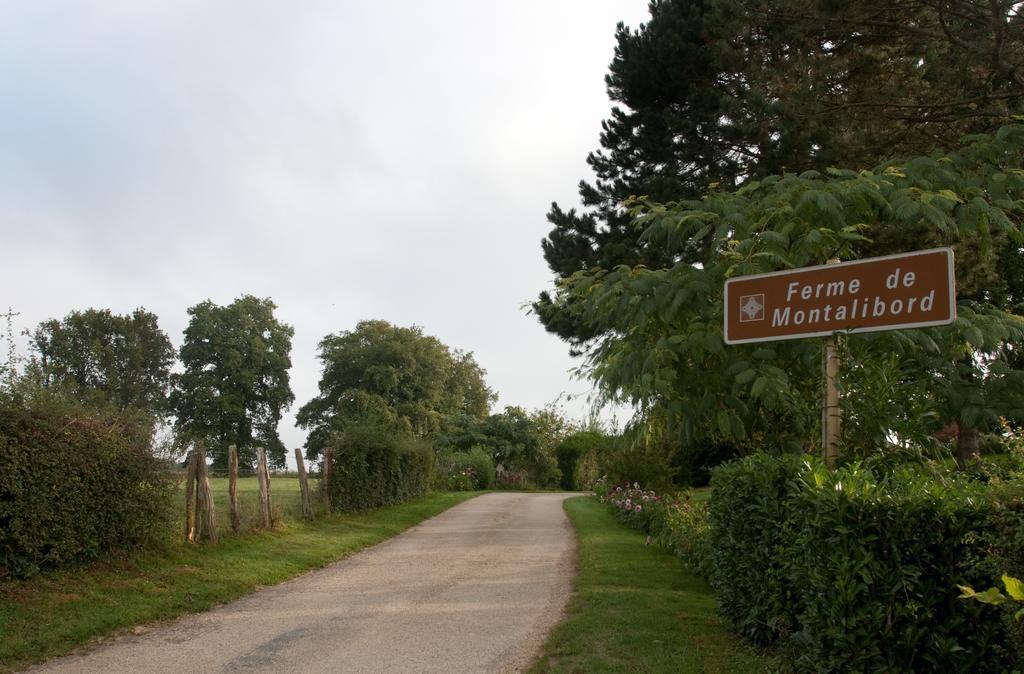 Ferme De Montalibord Vescours Exterior foto